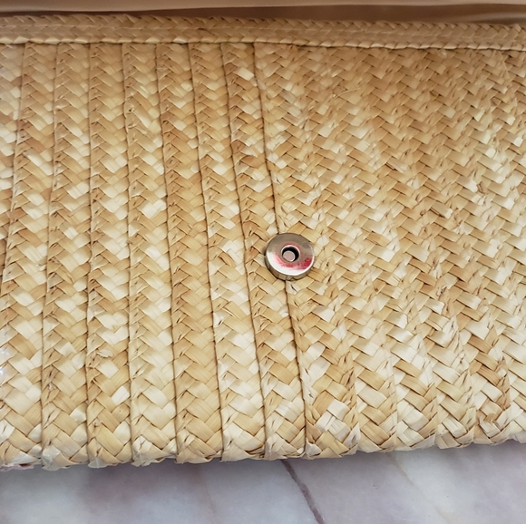 🆕️ Straw Pom Pom Clutch - Picture 4 of 8